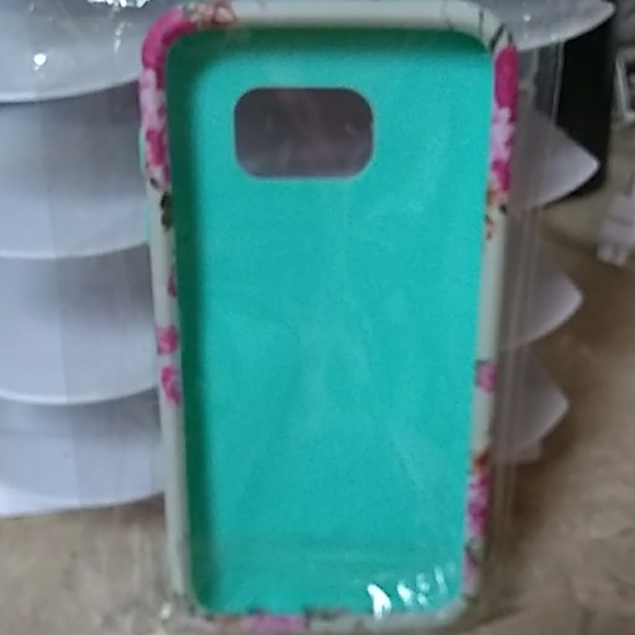 Nwt: a beautiful floral design 2piece Samsung case - Picture 2 of 3